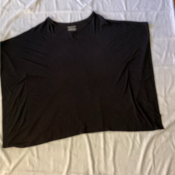 Elegant Black Shawl Top - Picture 6 of 7